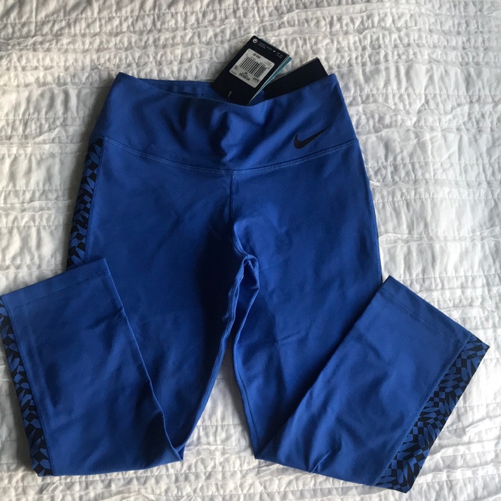 Nike - Picture 4 of 5